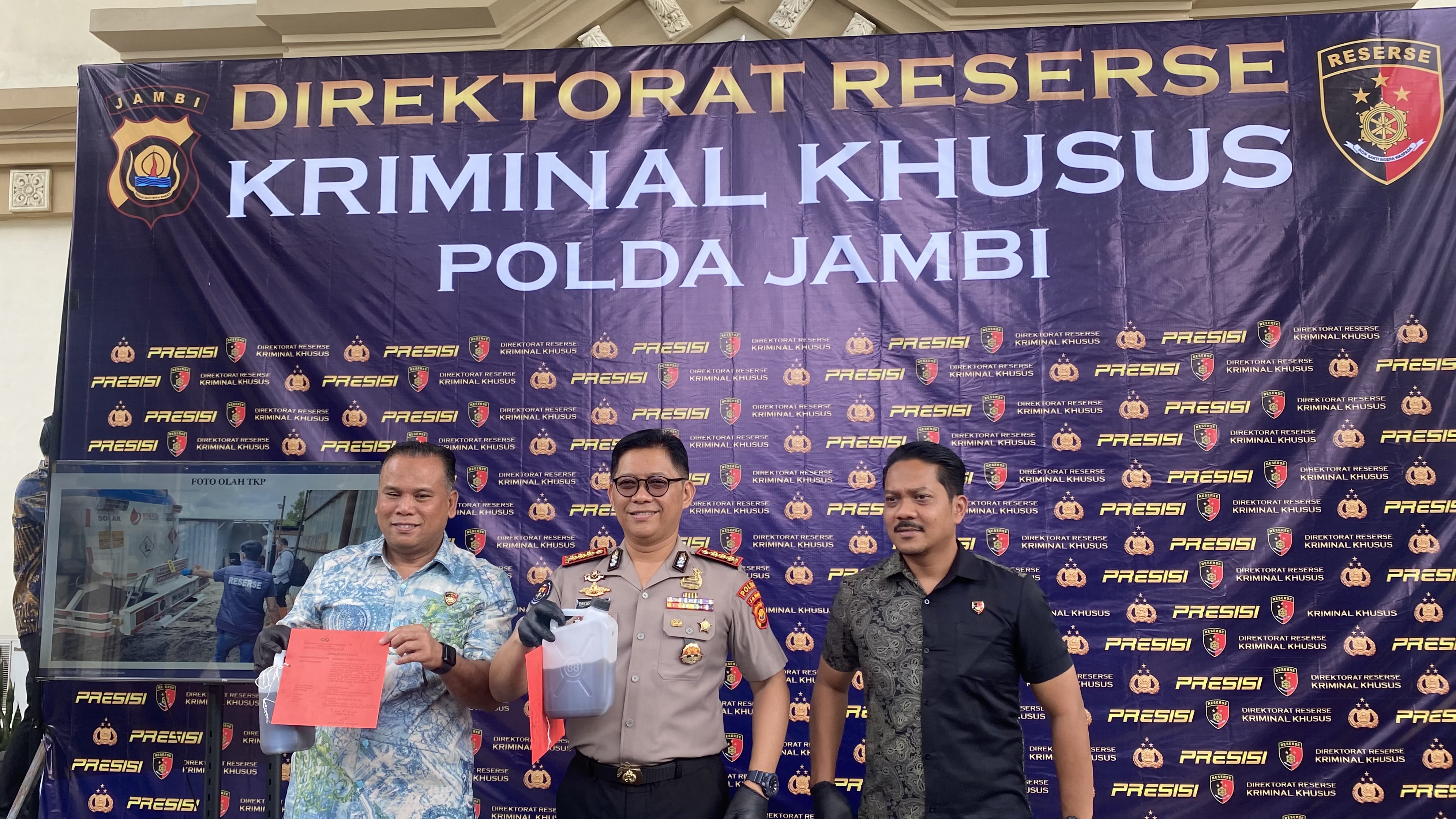 Polda Jambi Ungkap Kasus Peredaran BBM Ilegal, Amankan 6.163 Liter Solar Olahan Ilegal.