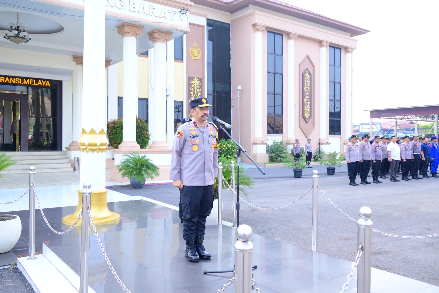 Wakapolda Jambi Pimpin Apel di Polres Tanjab Barat, Evaluasi Penanganan Karhutla dan Perkuat Sinergi.