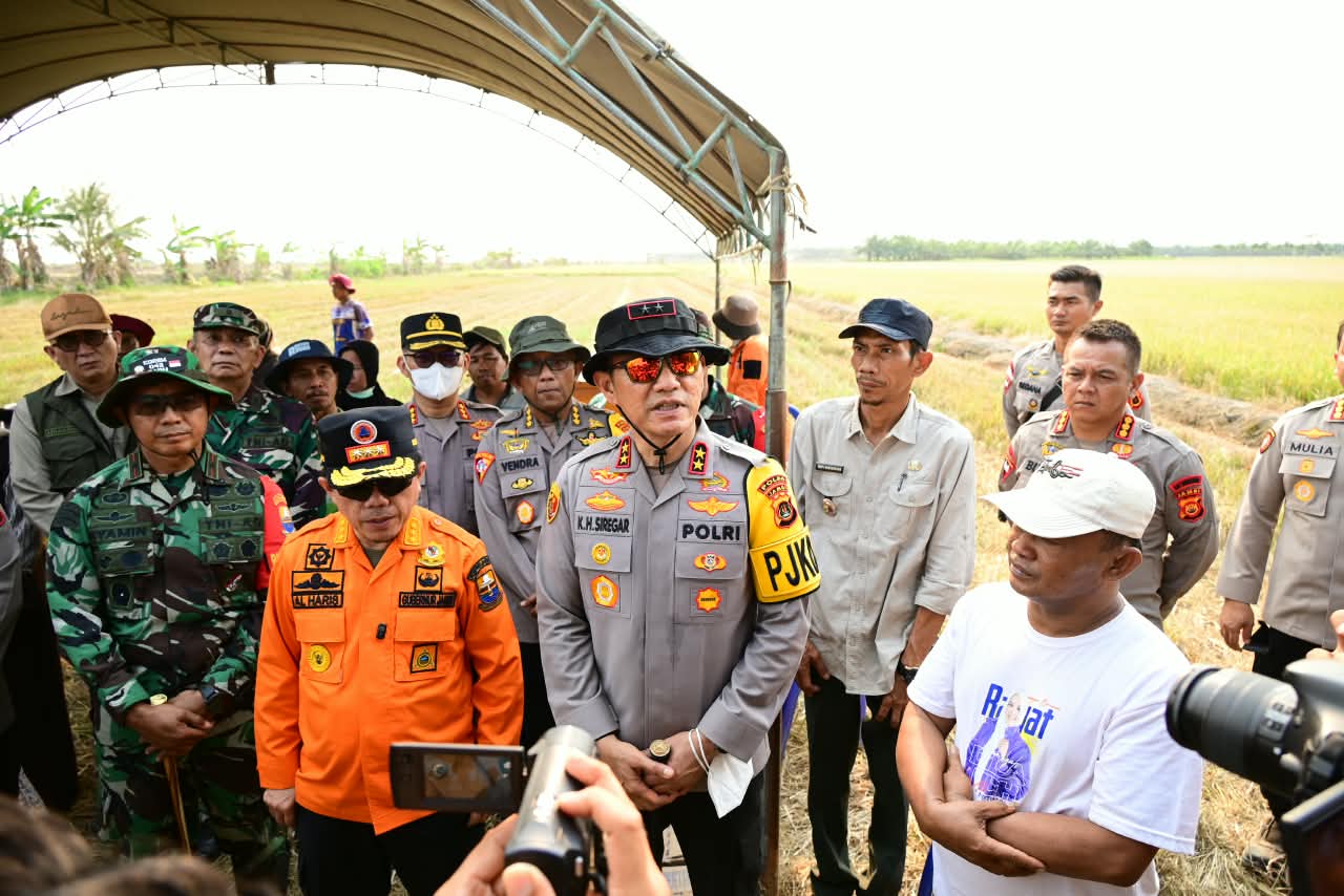Polri Bersama TNI dan Stakeholder Gerak Cepat Tangani Karhutla di Sarolangun.